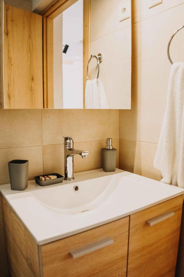 Loutraki Hidden Gem Ι Apartment Bagian luar foto