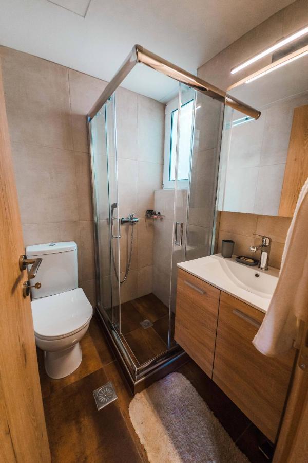 Loutraki Hidden Gem Ι Apartment Bagian luar foto
